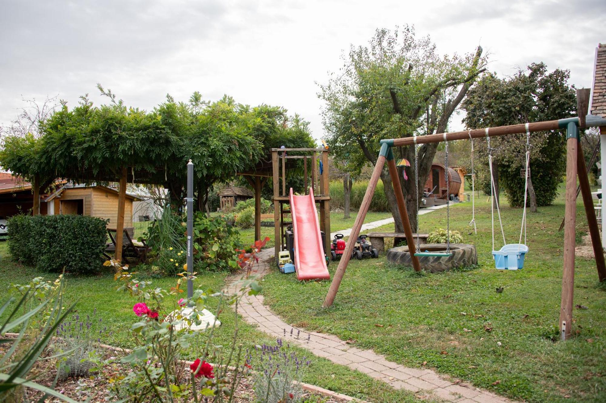 Rozmaring Vendégház Zengővárkony Exterior foto