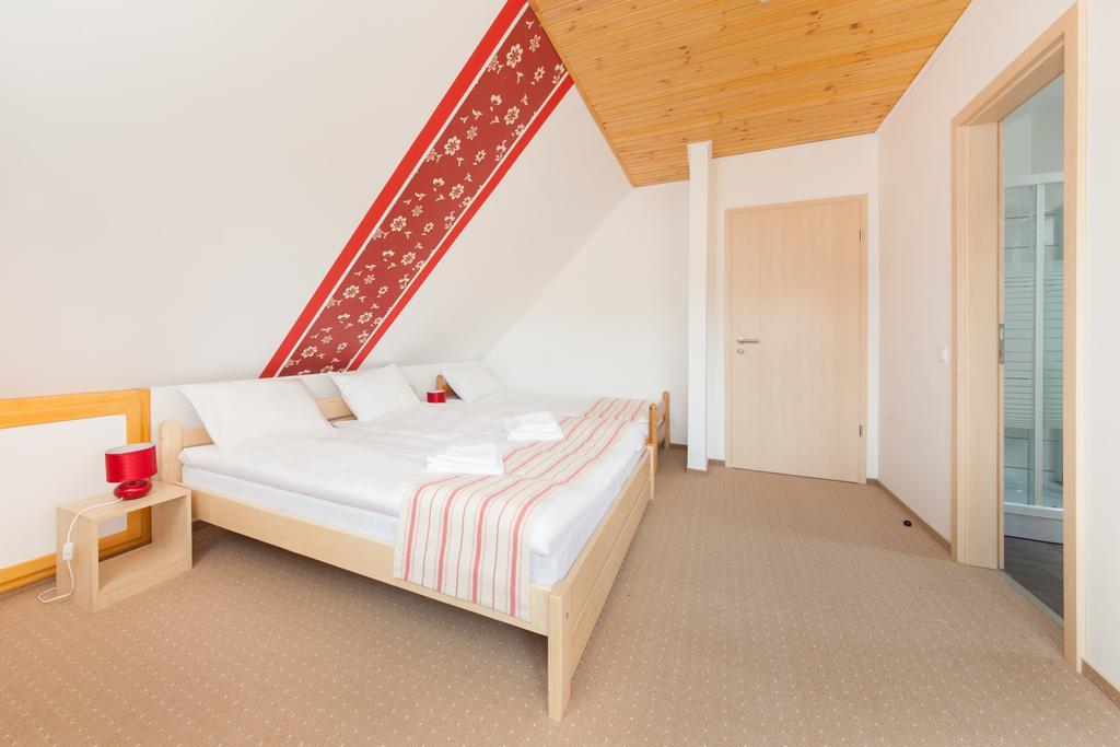 Rozmaring Vendégház Zengővárkony Zimmer foto